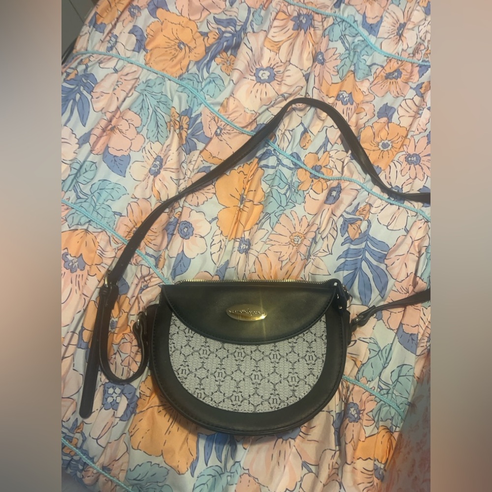 Nanette Lepore Elegant Black and Gray Shoulder Bag